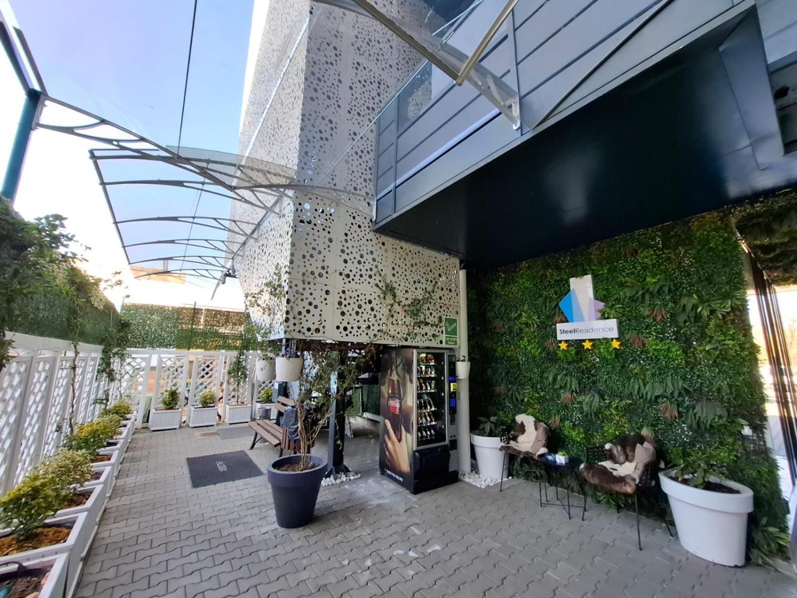 Apartments Steel Residence- Tesla Drive Experience Timisoara Esterno foto