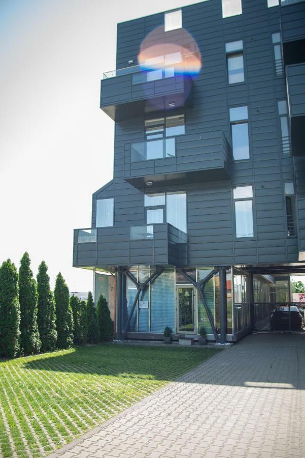 Apartments Steel Residence- Tesla Drive Experience Timisoara Esterno foto