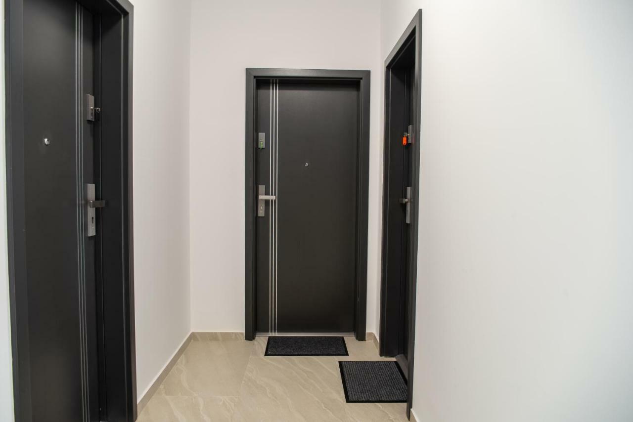 Apartments Steel Residence- Tesla Drive Experience Timisoara Esterno foto