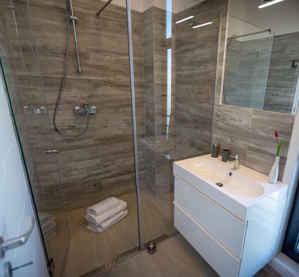 Apartments Steel Residence- Tesla Drive Experience Timisoara Esterno foto