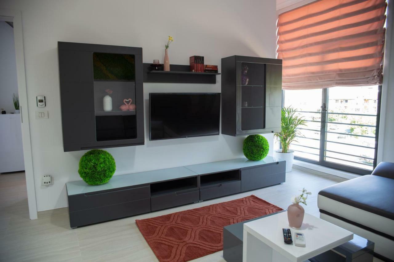 Apartments Steel Residence- Tesla Drive Experience Timisoara Esterno foto